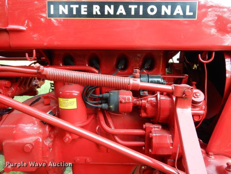 image for item DG6918 International 140  tractor