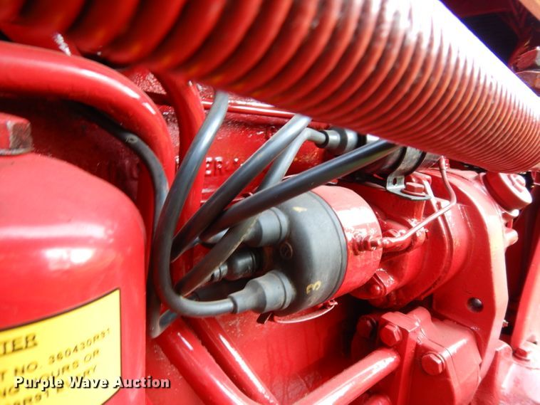 image for item DG6918 International 140  tractor