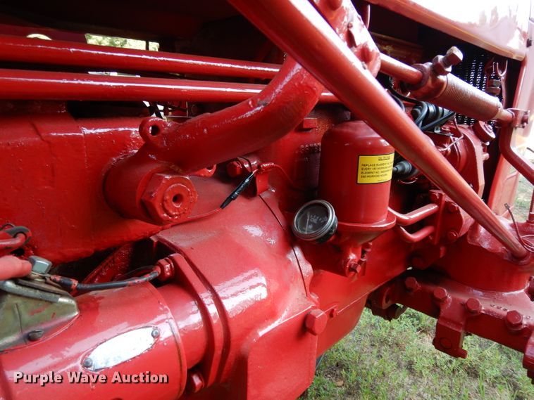 image for item DG6918 International 140  tractor