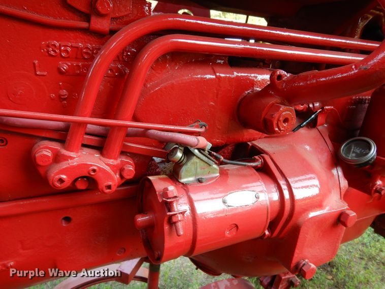 image for item DG6918 International 140  tractor