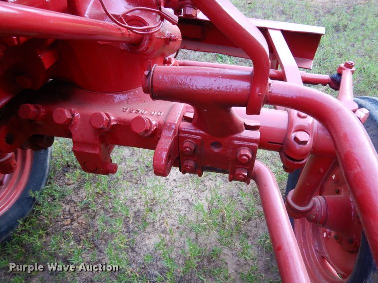 image for item DG6918 International 140  tractor