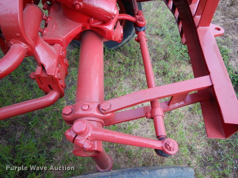 image for item DG6918 International 140  tractor