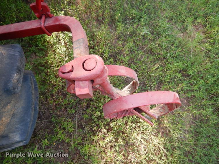 image for item DG6918 International 140  tractor