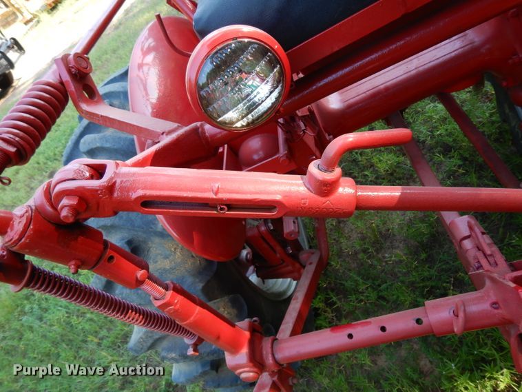 image for item DG6918 International 140  tractor