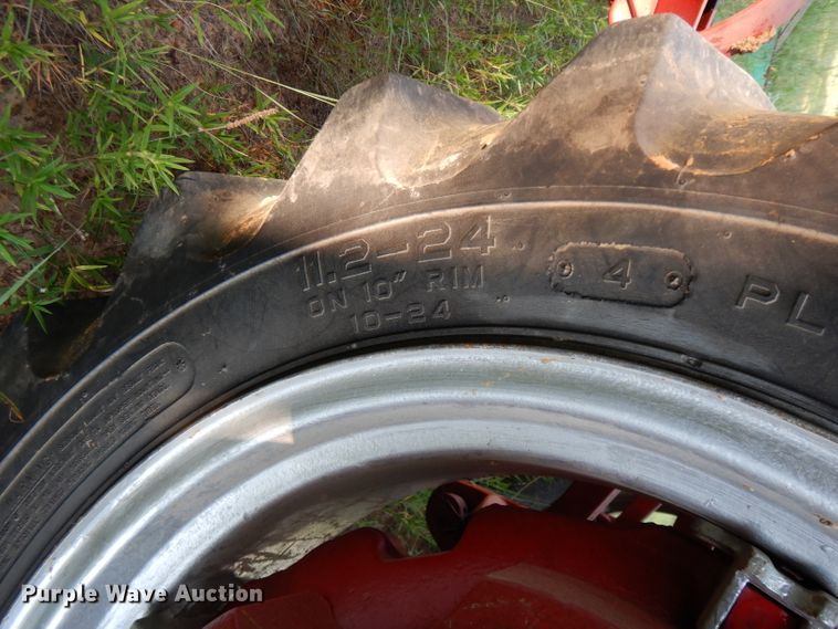 image for item DG6918 International 140  tractor