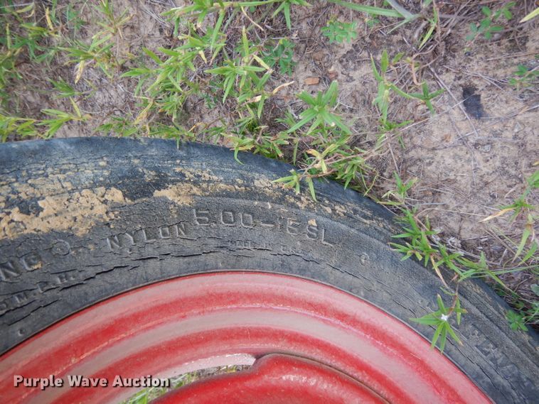 image for item DG6918 International 140  tractor