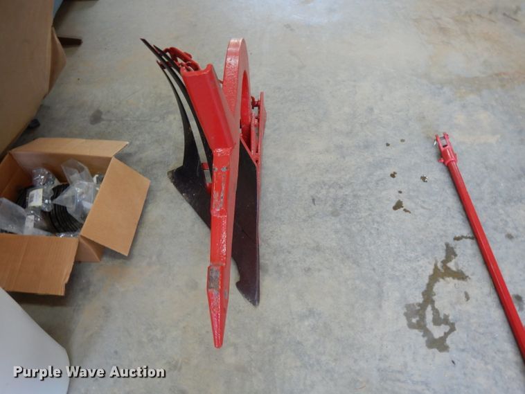 image for item DG6918 International 140  tractor