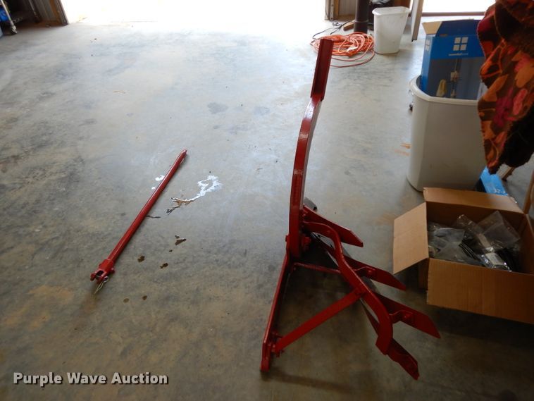 image for item DG6918 International 140  tractor