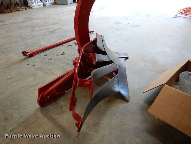 image for item DG6918 International 140  tractor