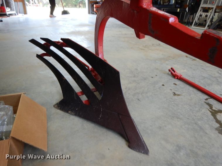 image for item DG6918 International 140  tractor