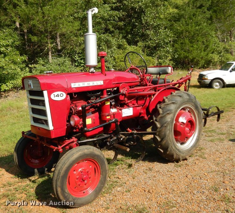 image for item DG6919 Farmall 140  tractor