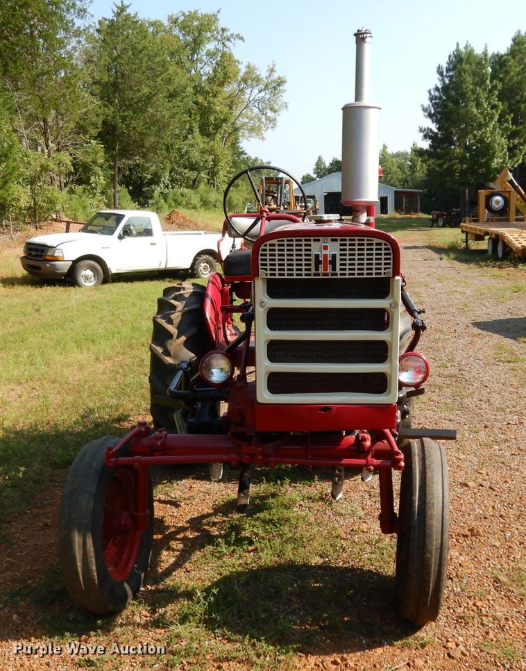 image for item DG6919 Farmall 140  tractor