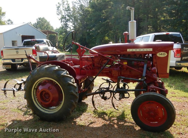image for item DG6919 Farmall 140  tractor