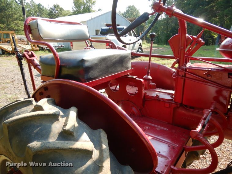 image for item DG6919 Farmall 140  tractor