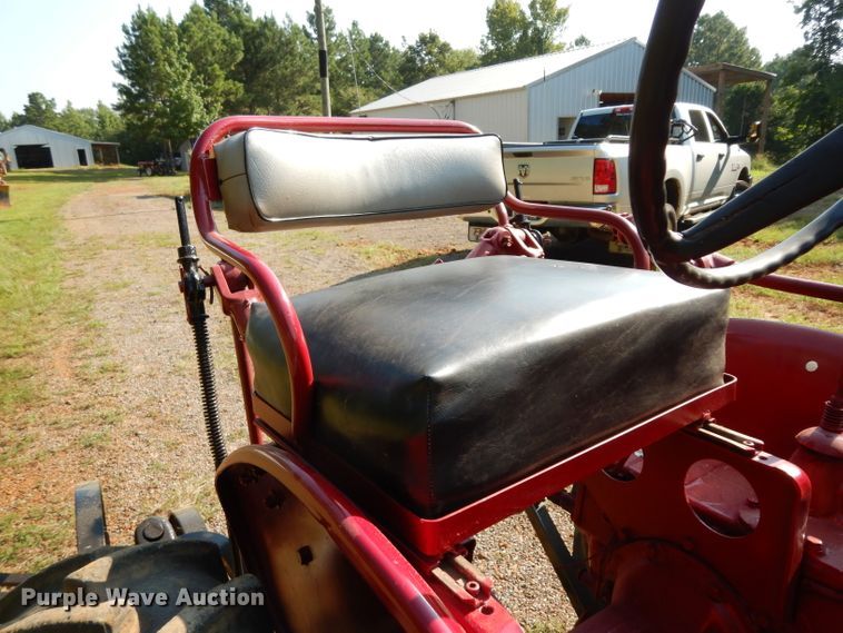 image for item DG6919 Farmall 140  tractor