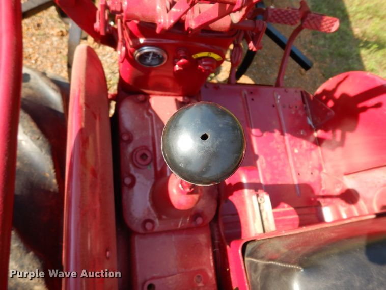 image for item DG6919 Farmall 140  tractor