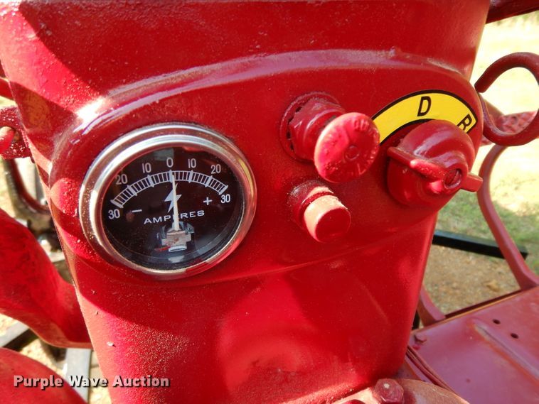 image for item DG6919 Farmall 140  tractor