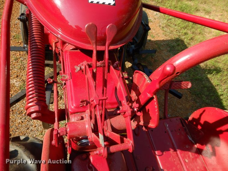 image for item DG6919 Farmall 140  tractor