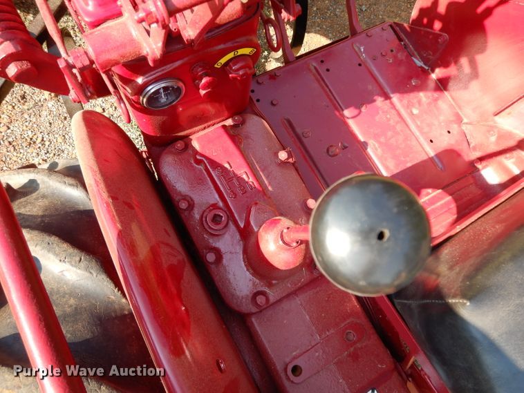 image for item DG6919 Farmall 140  tractor