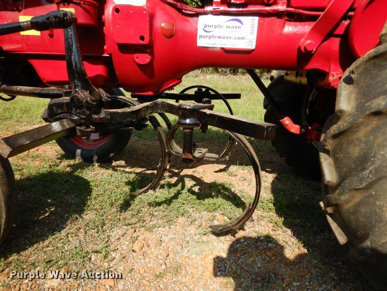 image for item DG6919 Farmall 140  tractor