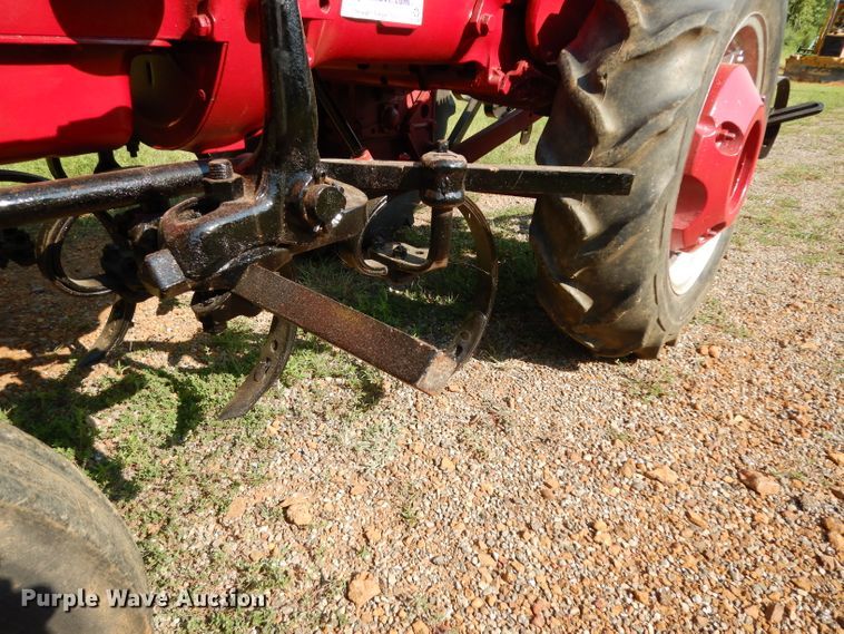 image for item DG6919 Farmall 140  tractor