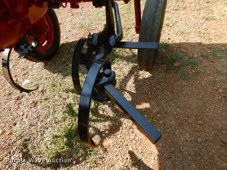 image for item DG6919 Farmall 140  tractor