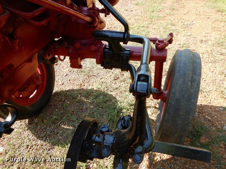 image for item DG6919 Farmall 140  tractor