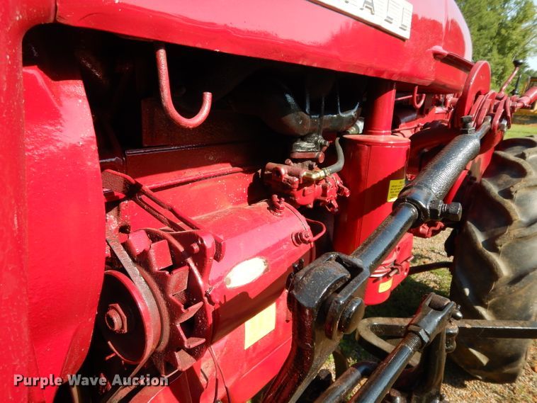 image for item DG6919 Farmall 140  tractor