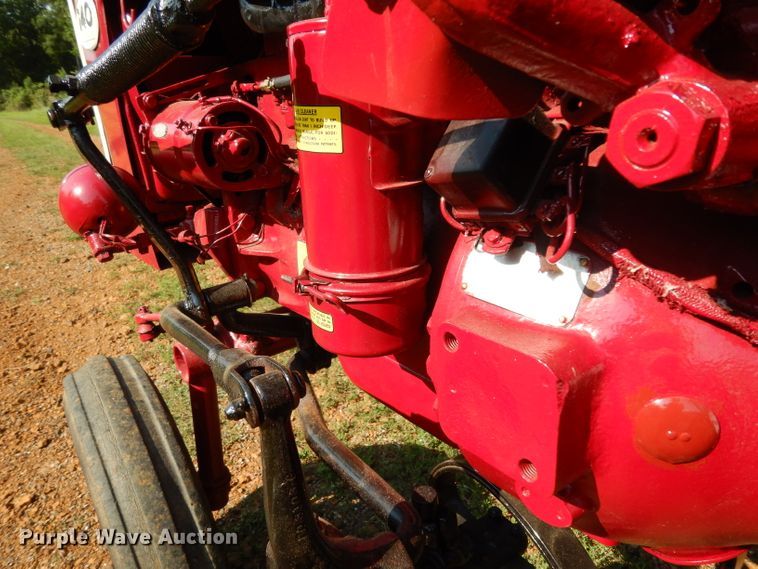image for item DG6919 Farmall 140  tractor