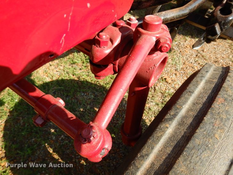 image for item DG6919 Farmall 140  tractor