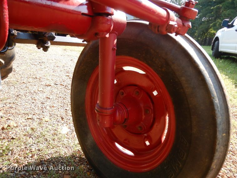 image for item DG6919 Farmall 140  tractor