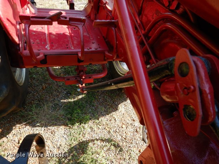 image for item DG6919 Farmall 140  tractor