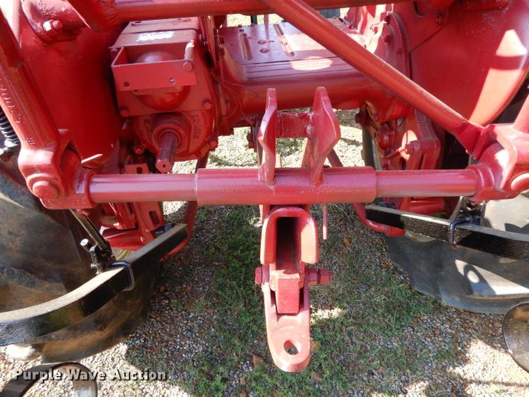 image for item DG6919 Farmall 140  tractor