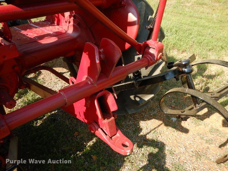 image for item DG6919 Farmall 140  tractor