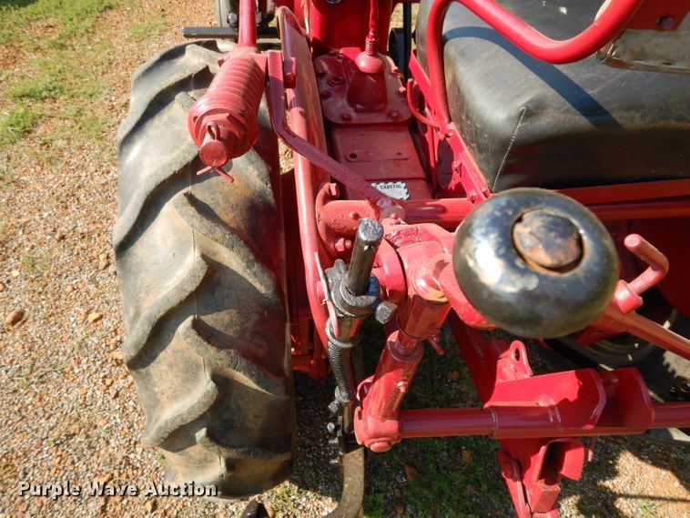 image for item DG6919 Farmall 140  tractor