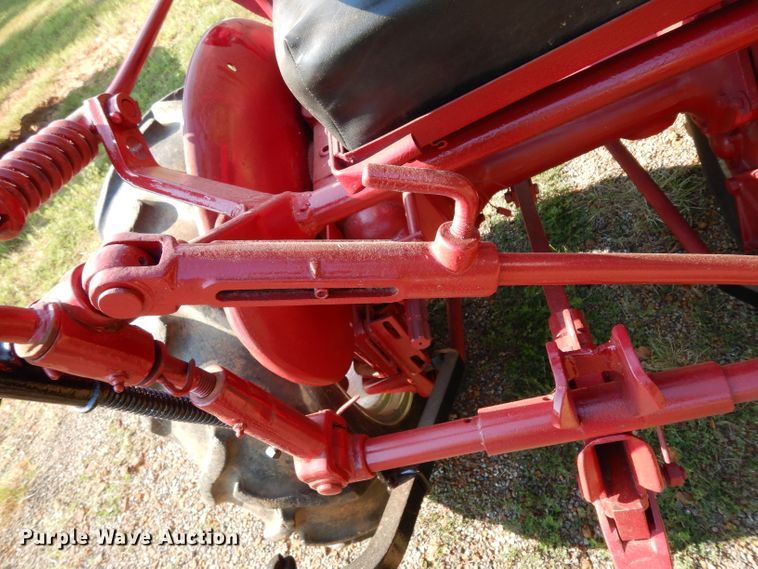 image for item DG6919 Farmall 140  tractor