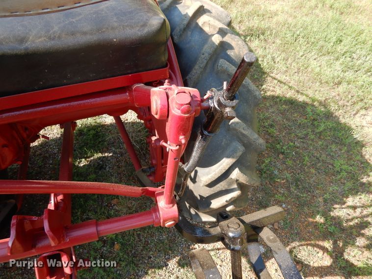 image for item DG6919 Farmall 140  tractor