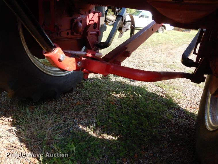 image for item DG6919 Farmall 140  tractor