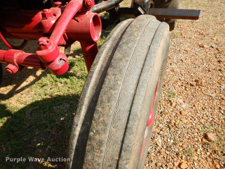 image for item DG6919 Farmall 140  tractor