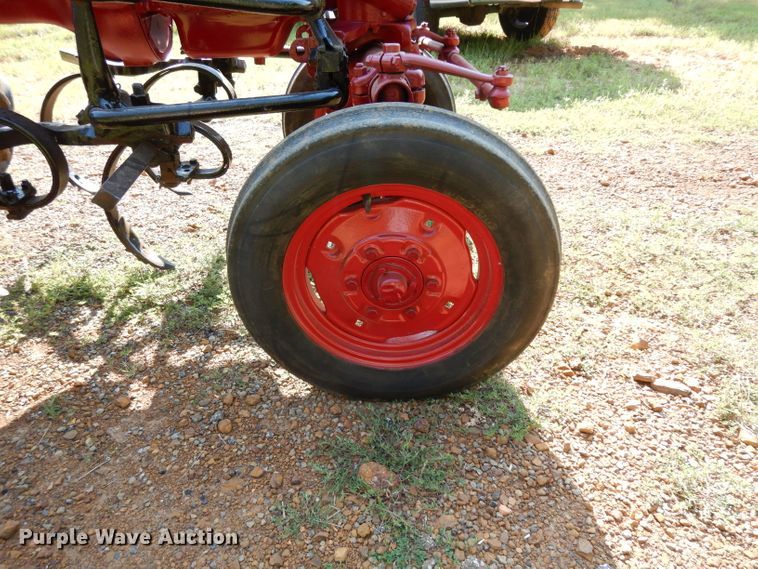 image for item DG6919 Farmall 140  tractor