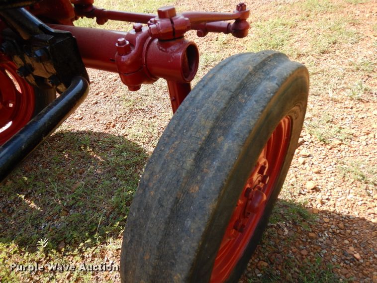 image for item DG6919 Farmall 140  tractor