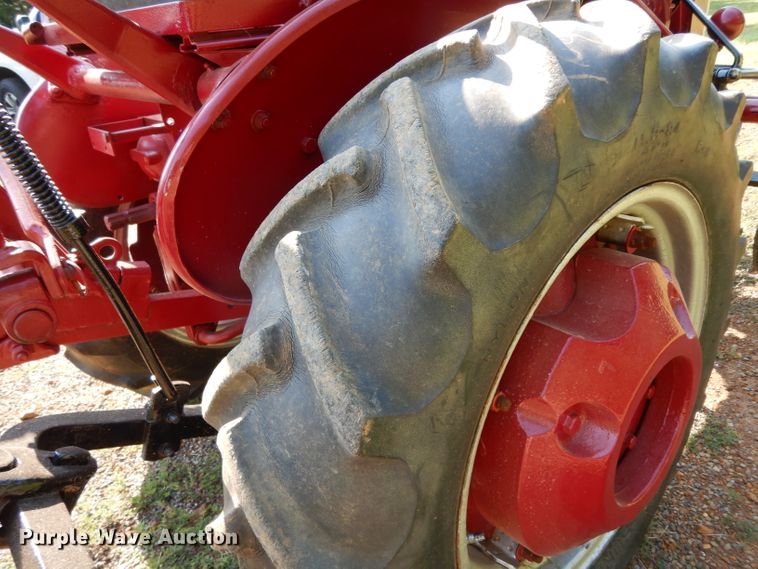 image for item DG6919 Farmall 140  tractor