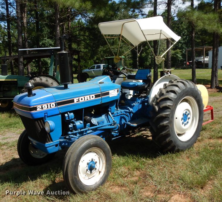 image for item DG6924 Ford 2910  tractor