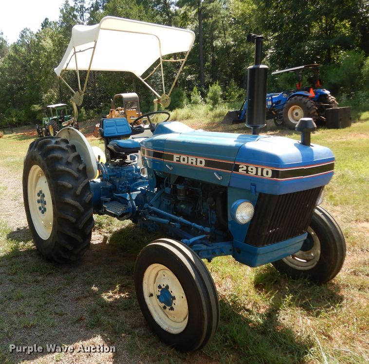 image for item DG6924 Ford 2910  tractor