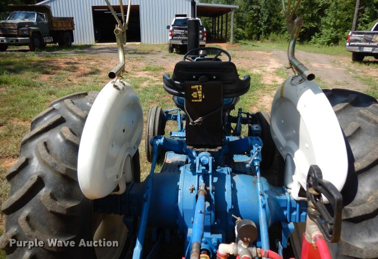 image for item DG6924 Ford 2910  tractor
