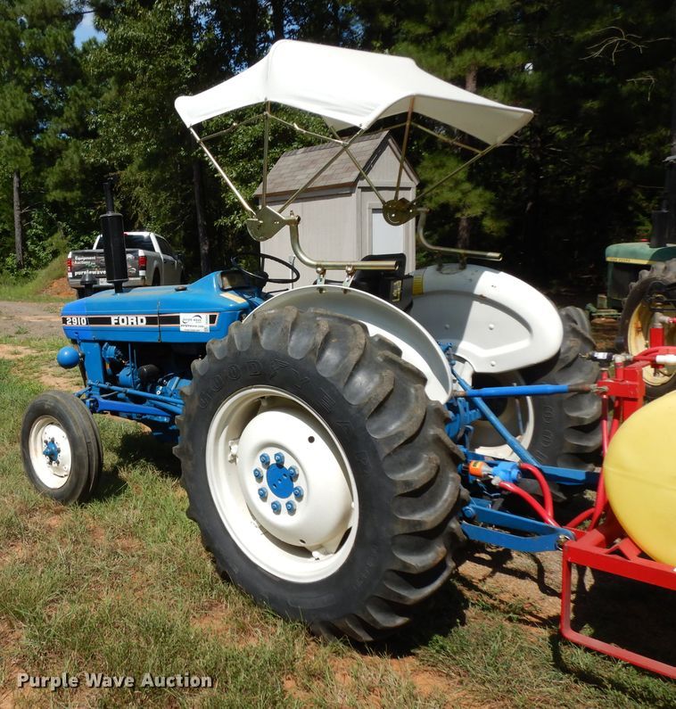 image for item DG6924 Ford 2910  tractor