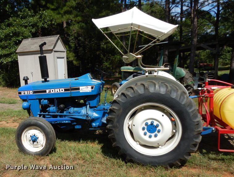 image for item DG6924 Ford 2910  tractor