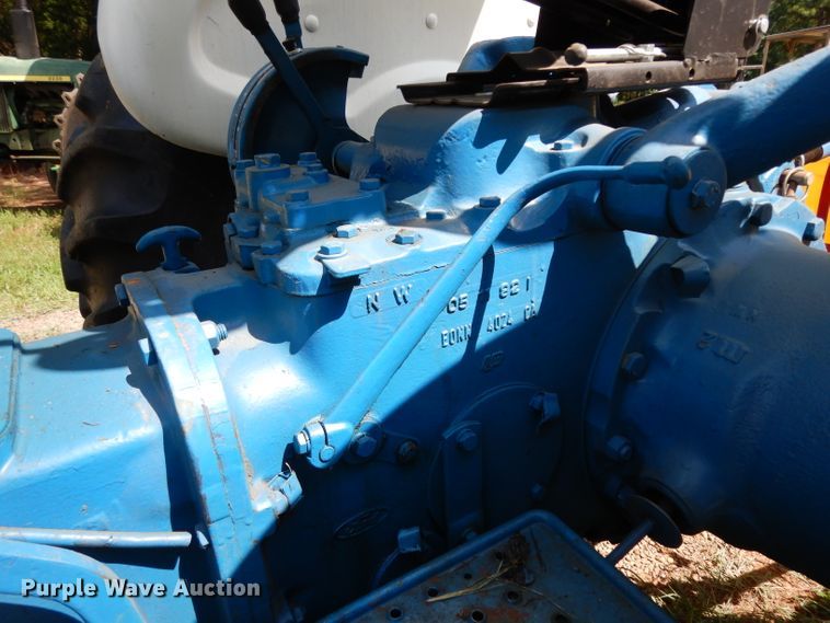 image for item DG6924 Ford 2910  tractor