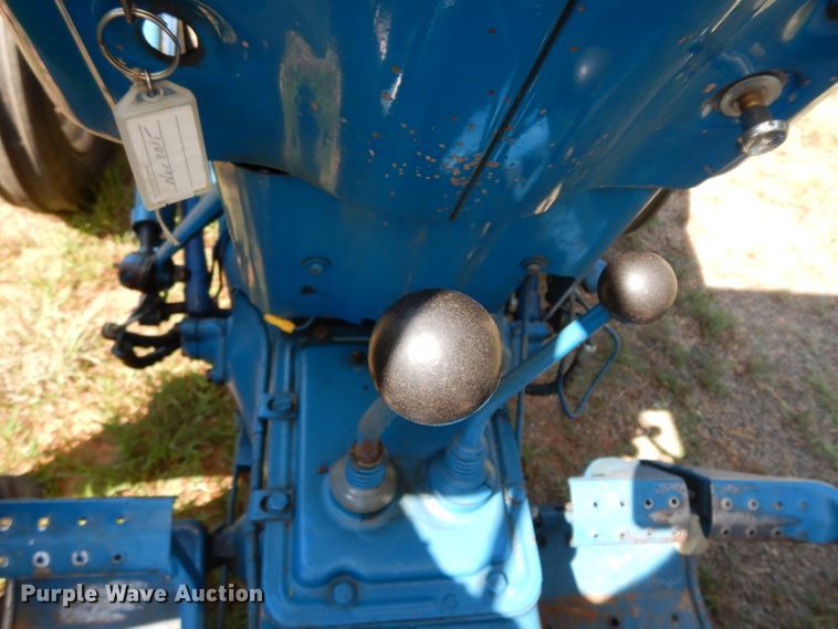 image for item DG6924 Ford 2910  tractor