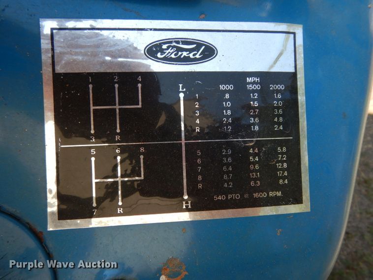 image for item DG6924 Ford 2910  tractor